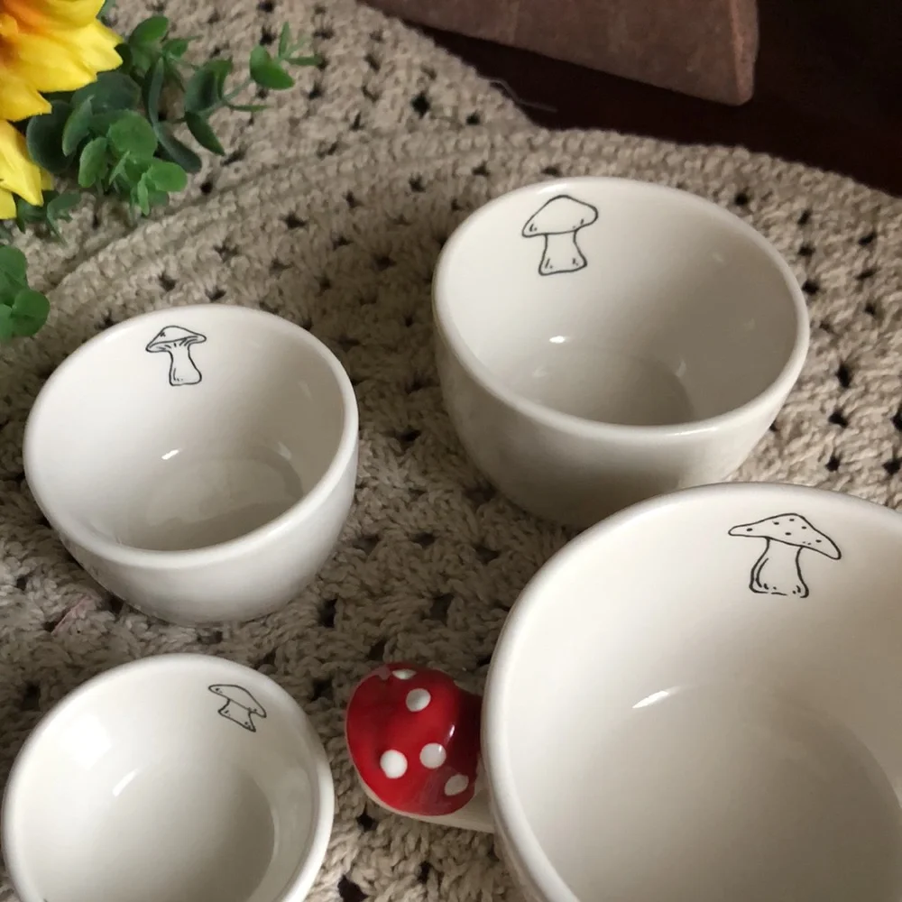 Rae Dunn Measuring Cups with Mushroom Handle